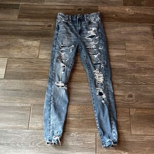 American Eagle‎ Distressed Curvy High Rise Jegging, Medium Wash, Size 2 Short